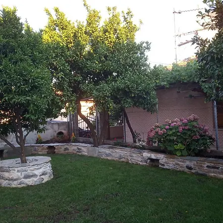 Orange Garden Loft Daire Kala Nera